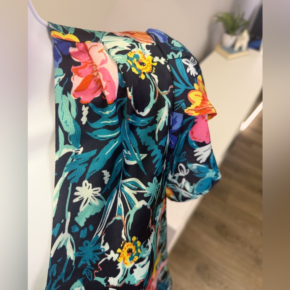 NWT Tahari ASL Multicolor Floral V-Neck Blouse Size S - Picture 3 of 8